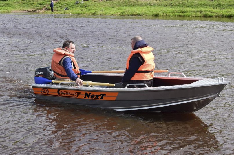 Лодка алюминиевая Вельбот 37