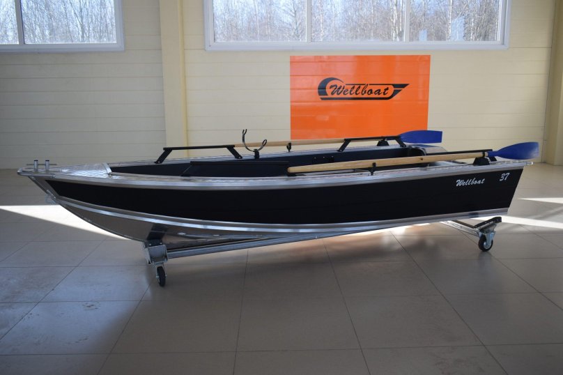 Лобовое стекло на лодку Вельбот 37