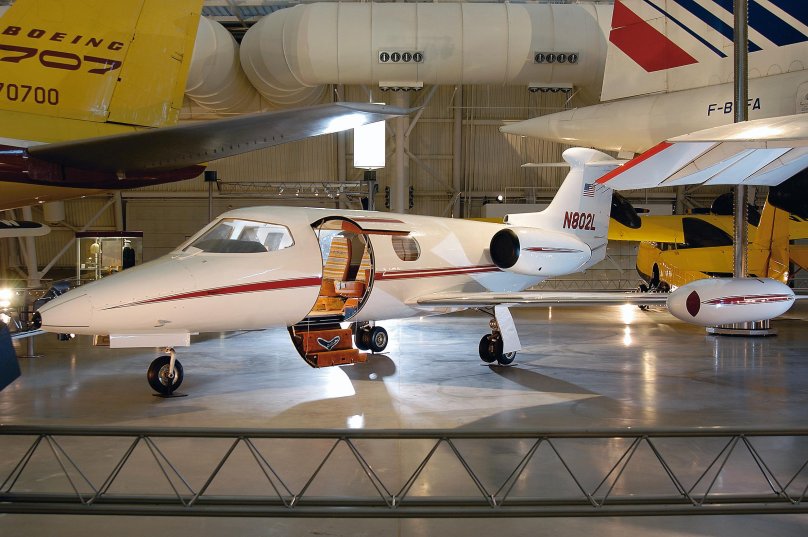 Джет Learjet 23.