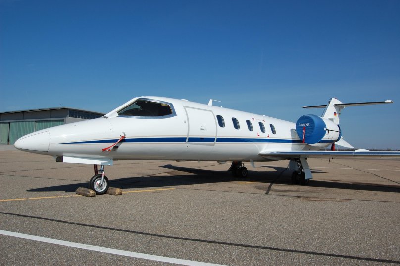 Learjet 28