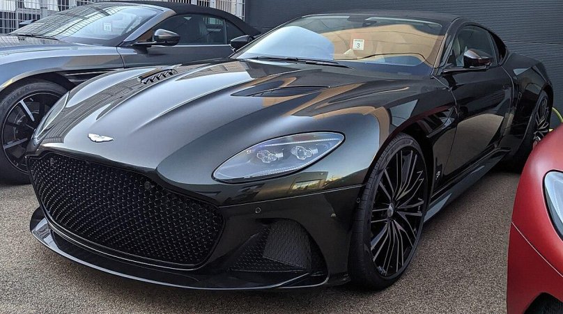 Aston Martin DBS Superleggera 2022