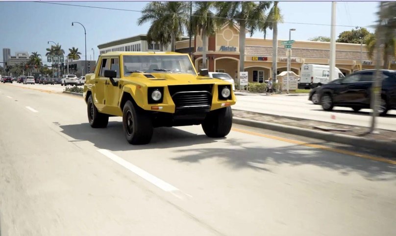 Lamborghini lm002 Stripes