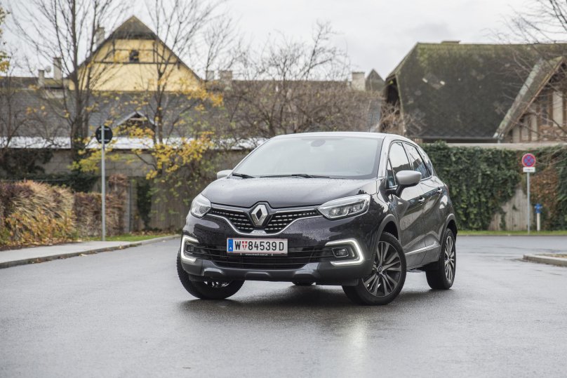 Renault Captur черный