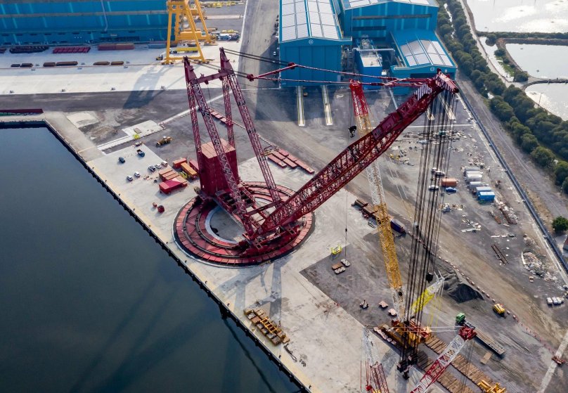 Кран на трале