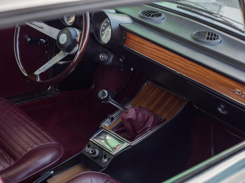 Alfa Romeo 2000 GTV Interior