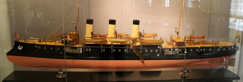 Бронепалубный крейсер 1 ранга Светлана модель