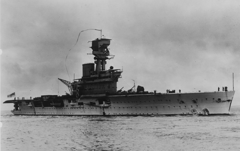 Авианосец HMS Hermes