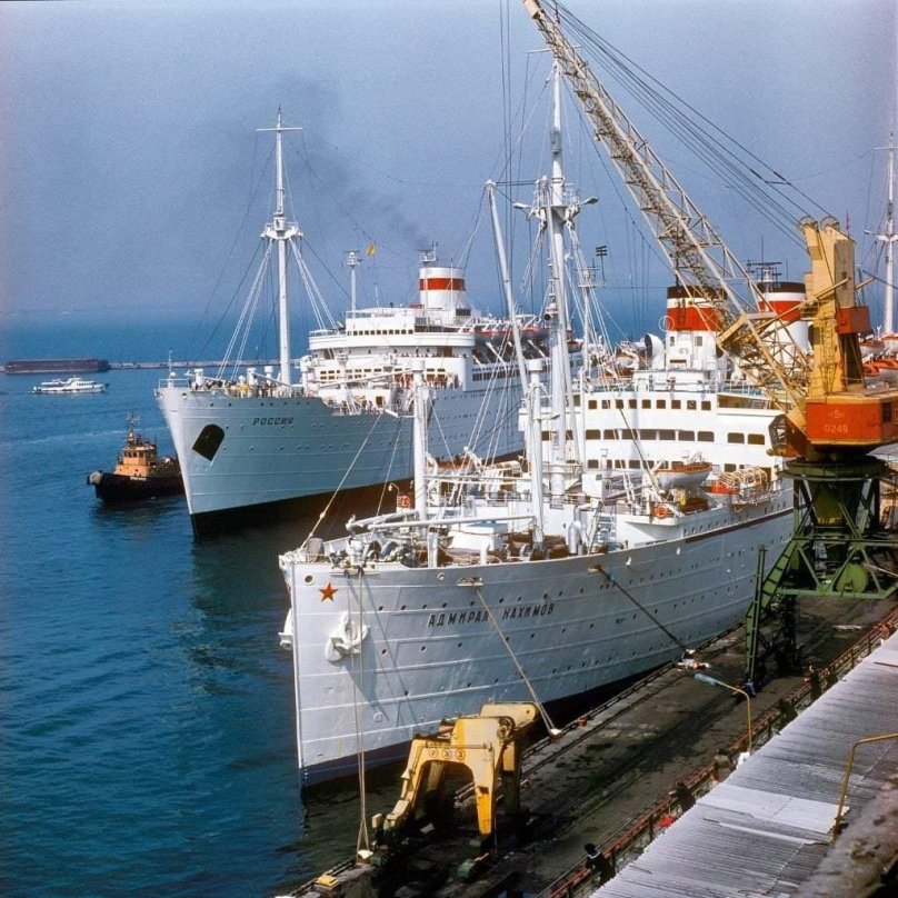 Дизель электроход Адмирал Нахимов