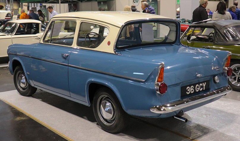 Ford Anglia 105e