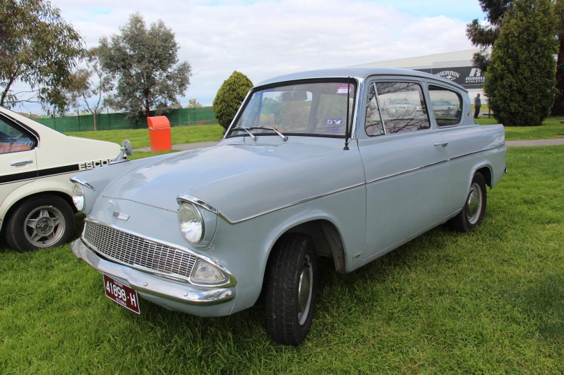 Ford Anglia 105
