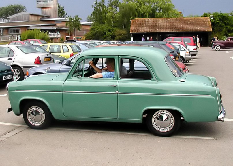 Ford Anglia 100e