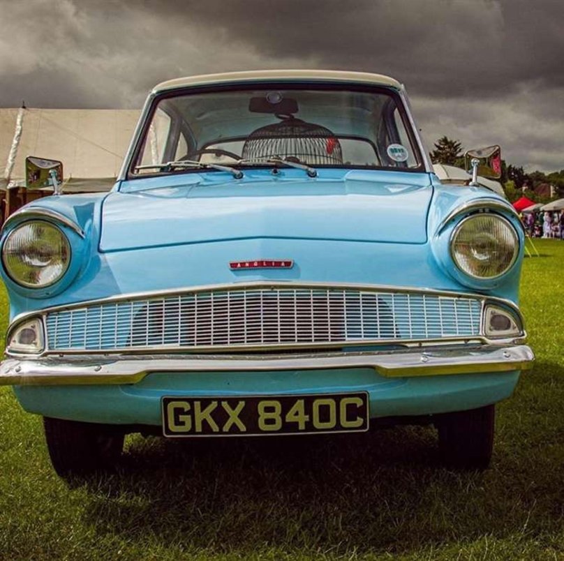Ford Anglia 105