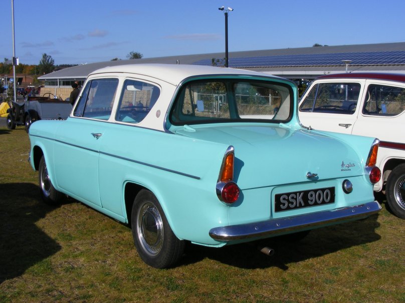 Ford Anglia 105
