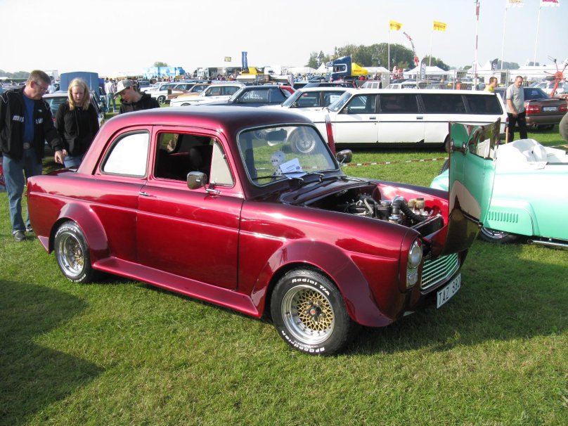 Vanguards Ford Anglia 100e 1/43