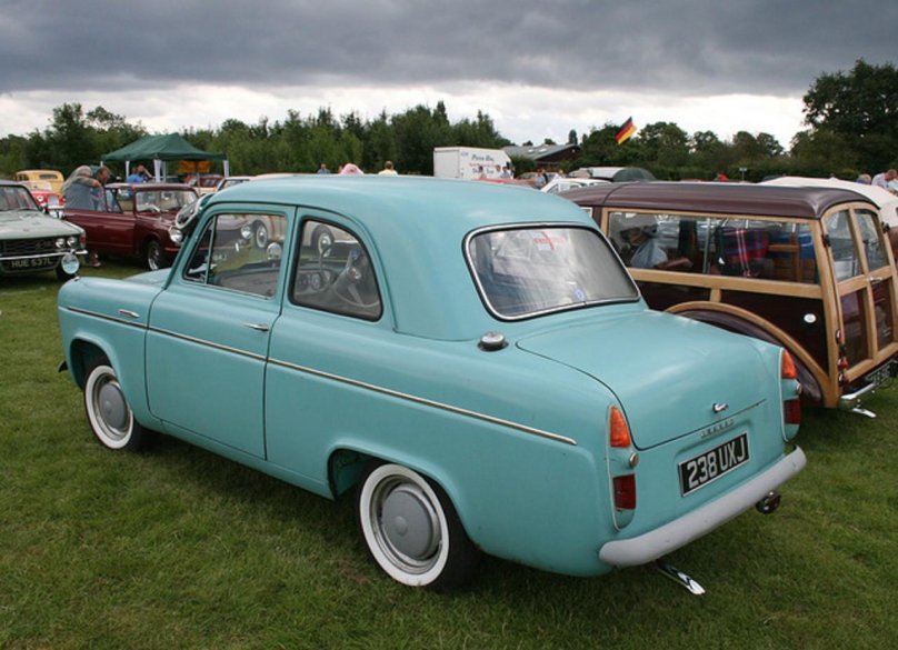 Ford Anglia 100e