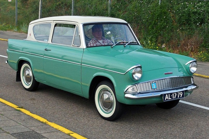 Ford Anglia 105e