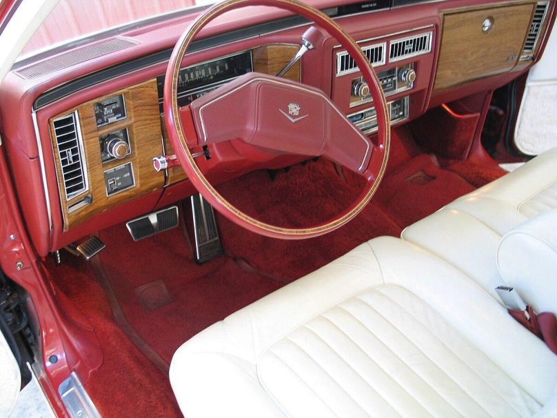 Кадиллак Девиль 1980 салон