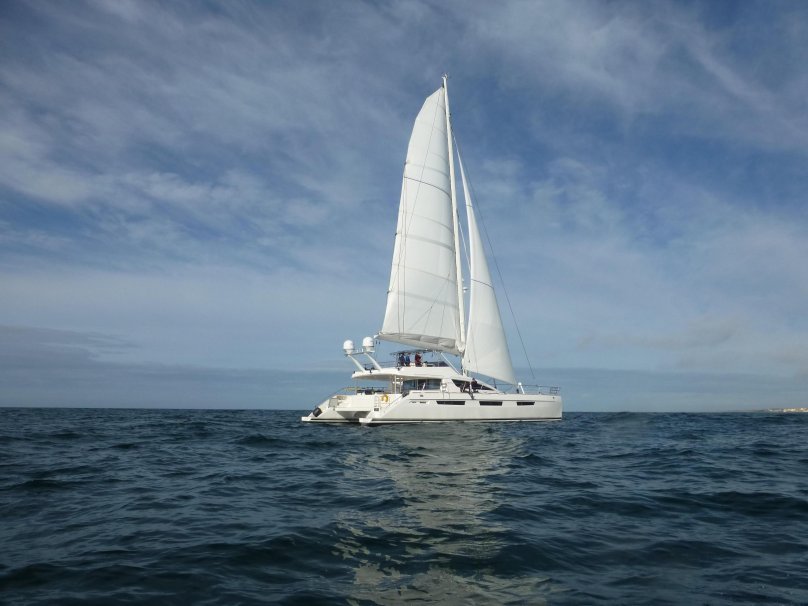 Яхта Privilege one