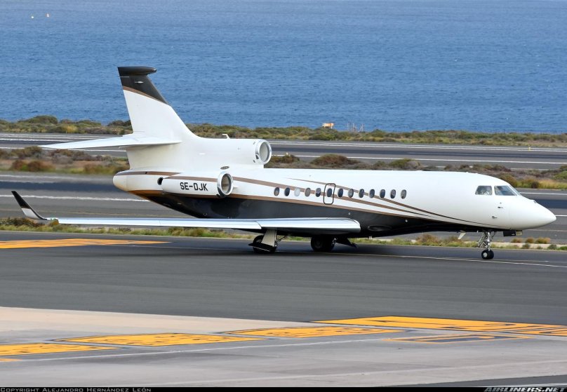 Самолет Falcon 10