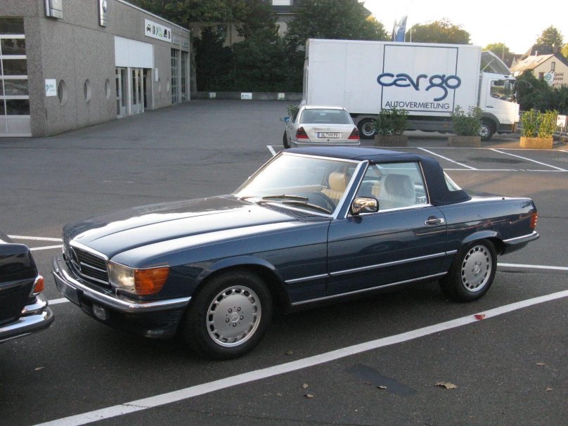 Мерседес r107