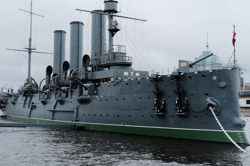 Крейсер Аврора вид сбоку