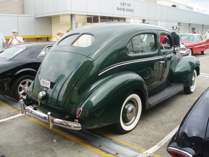 Ford v8 Deluxe Tudor 1938