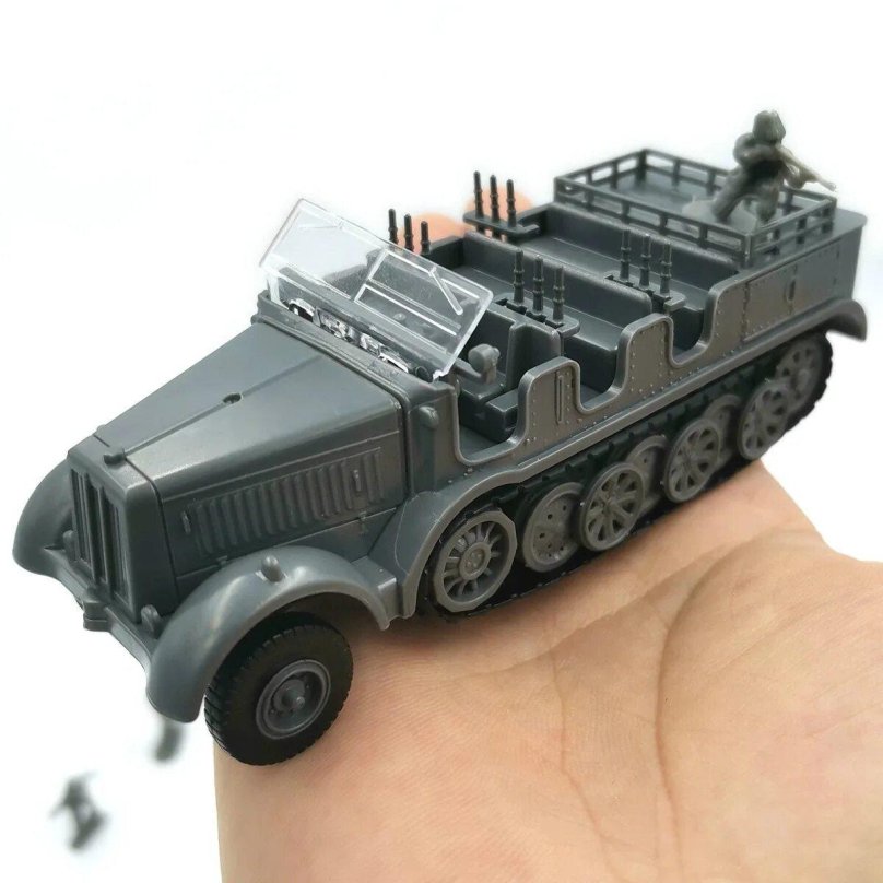 Пластиковый автомобиль немецкий