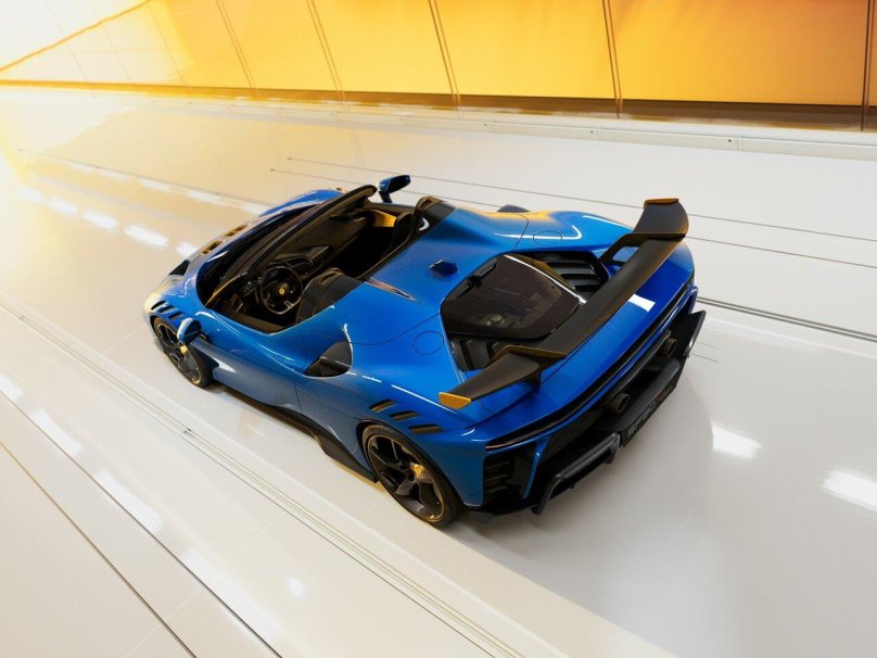 Феррари сф90