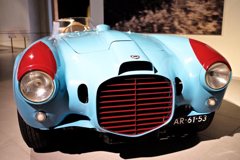 Гааг машина