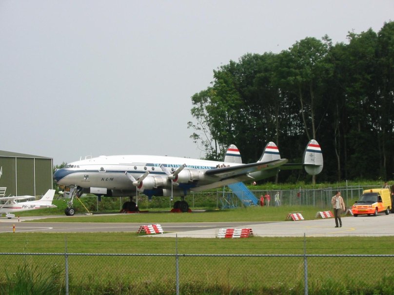 Самолет Lockheed l-1049 super Constellation