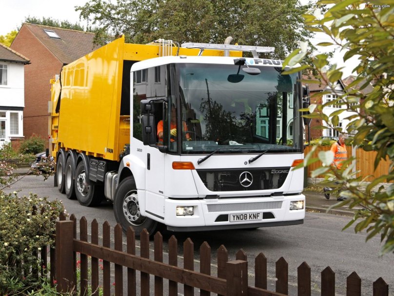 Mercedes-Benz Econic 3233