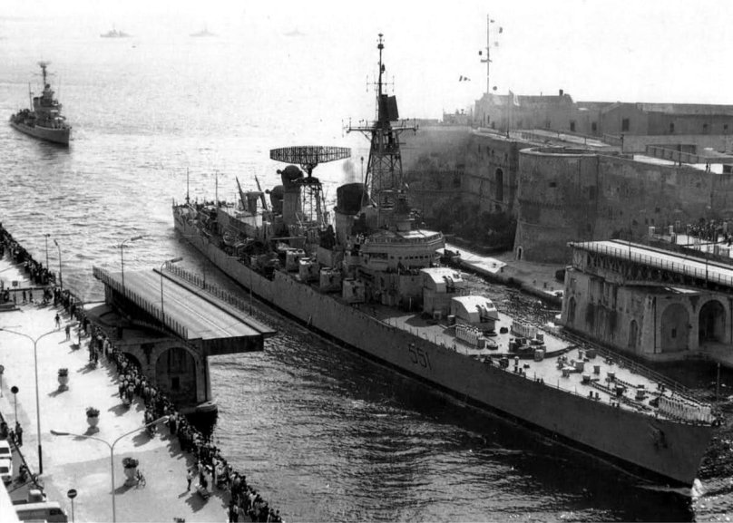 Итальянский крейсер Таранто