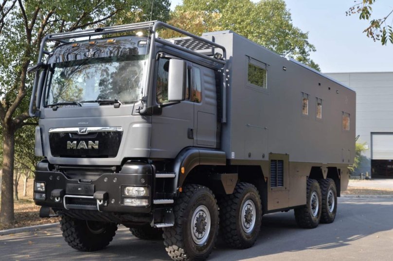 Автодом Mercedes 8x8 Expedition