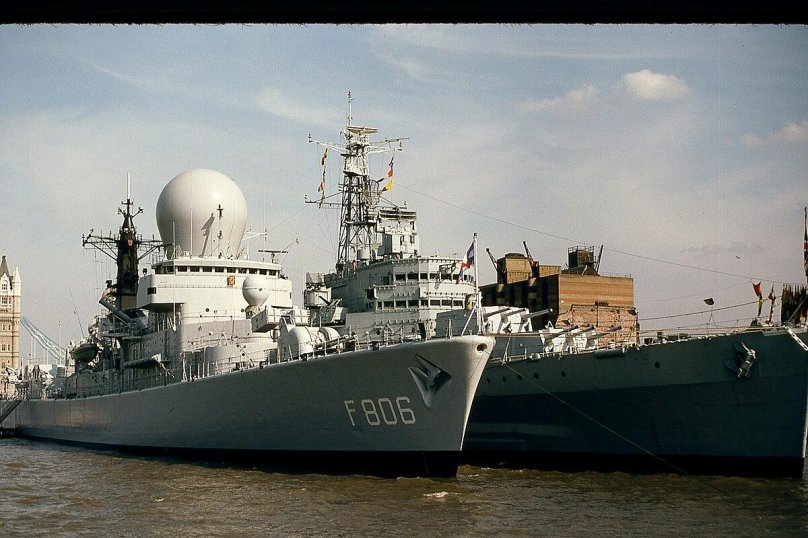 Голландский Фрегат HMS