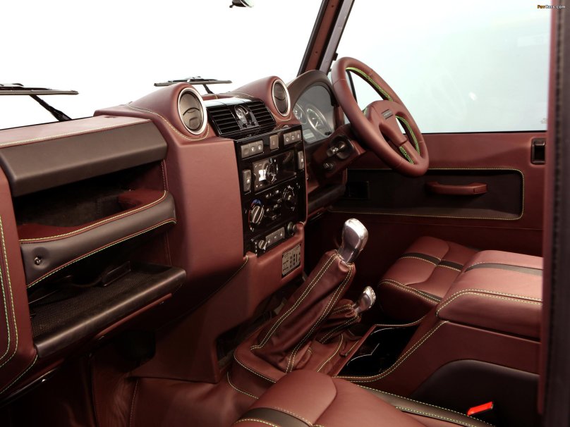 Ленд Ровер Дефендер 110 салон