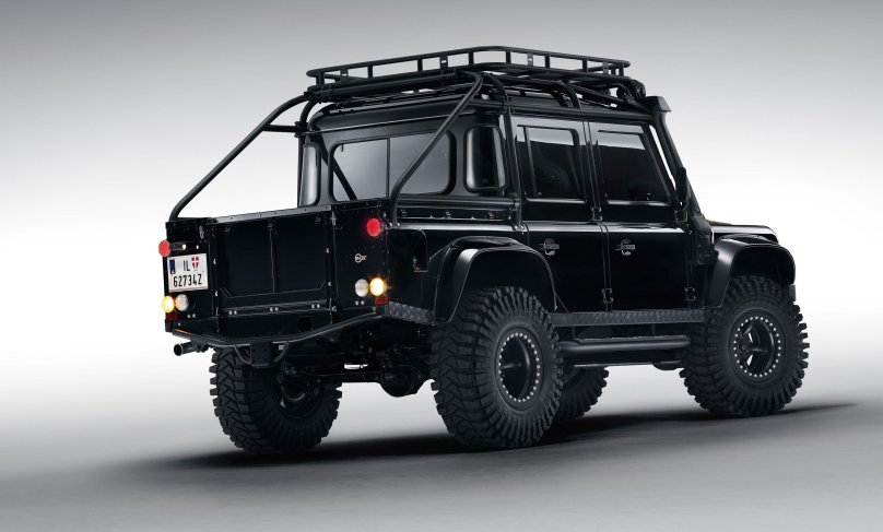 Ленд Ровер Дефендер 007 Джеймс Бонд