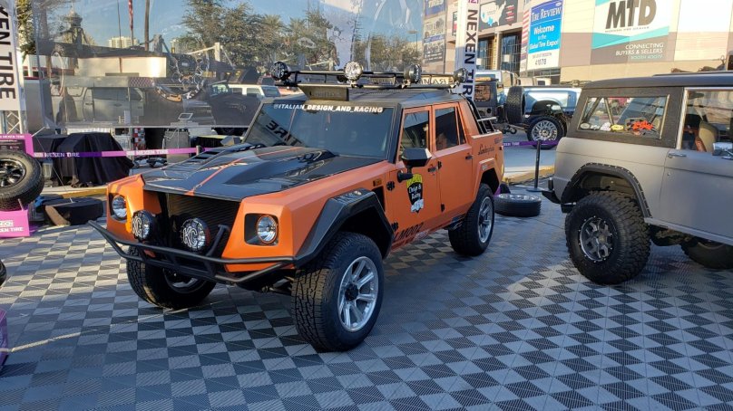 Lamborghini внедорожник lm002