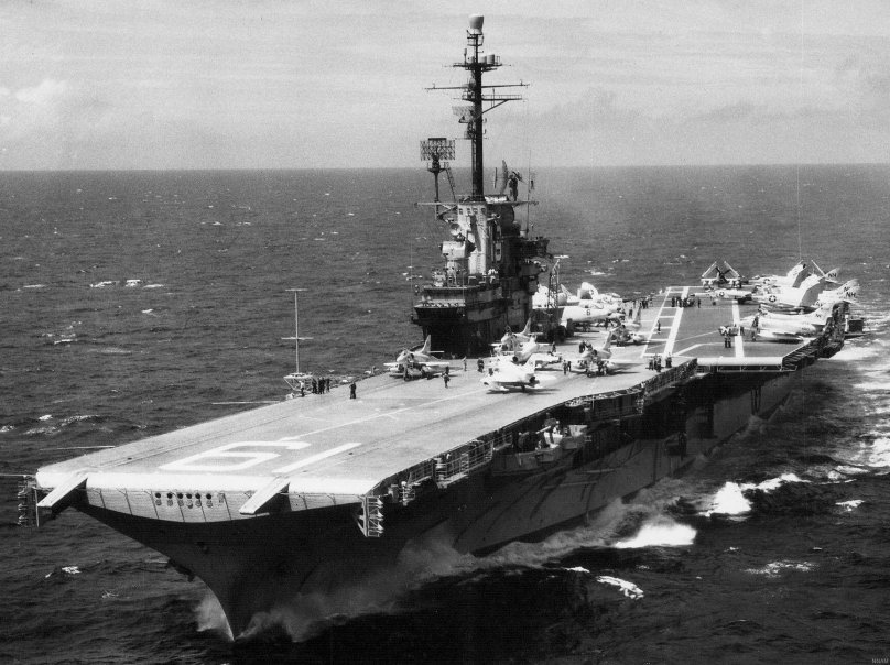 Авианосец Эссекс