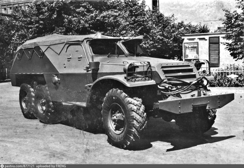 БТР-152 И ЗИЛ-157.
