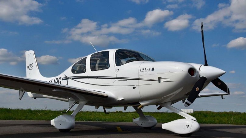 Самолет Cirrus
