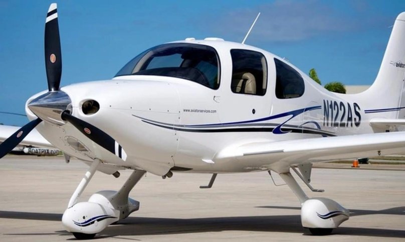 Самолет Cirrus sr22
