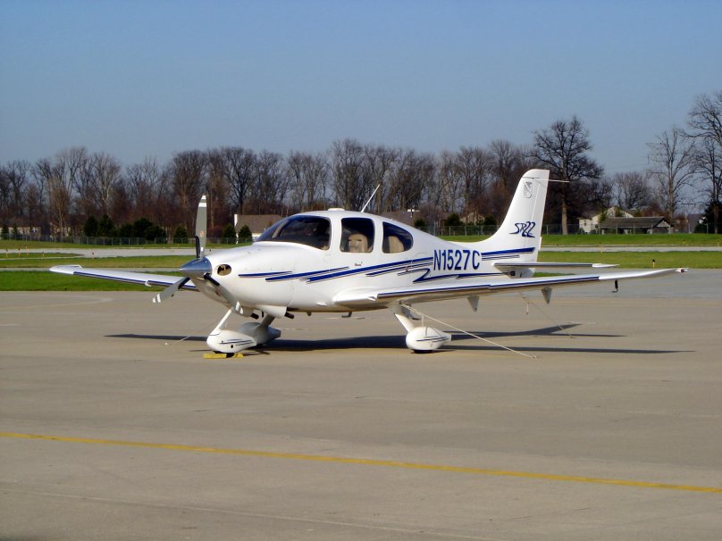 Самолет Cirrus sr22