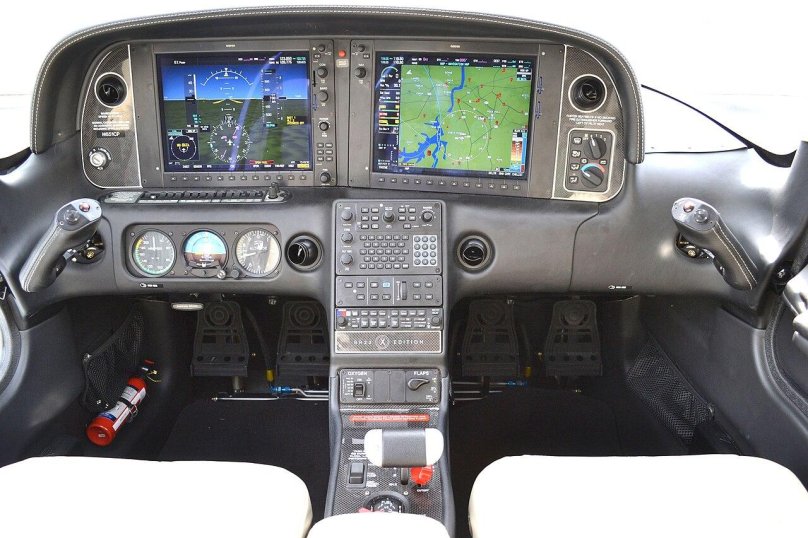 Cirrus sr22 салон