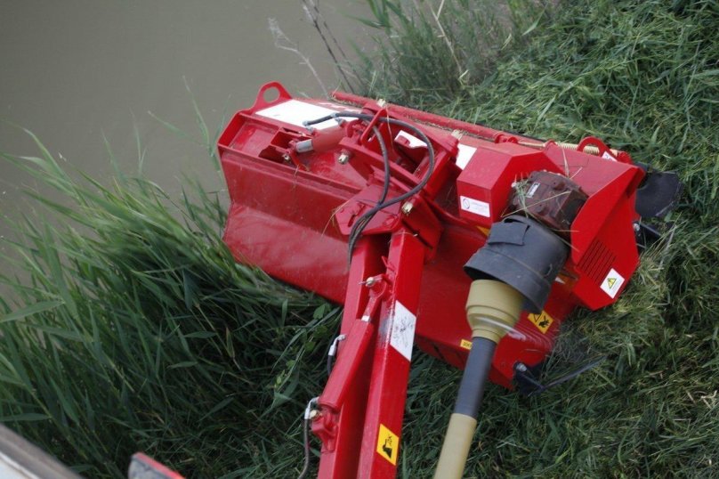 Косилка дорожная краевая КДК-184