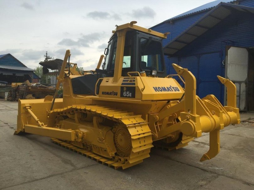 Бульдозер Komatsu d65