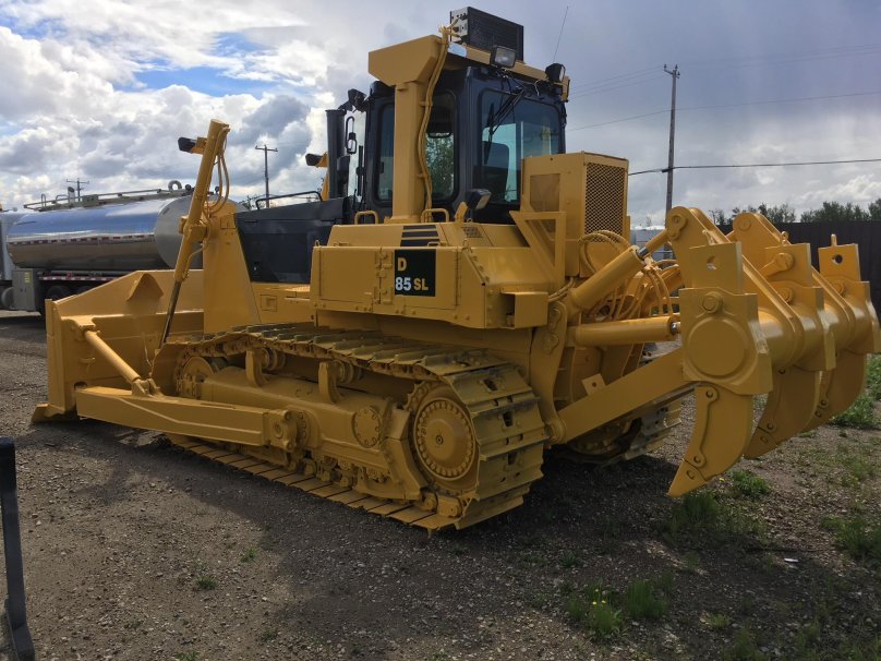 Бульдозер Komatsu d85
