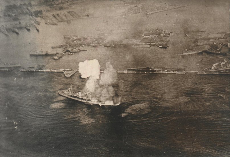 Краснознамённый линейный корабль «Октябрьская революция»