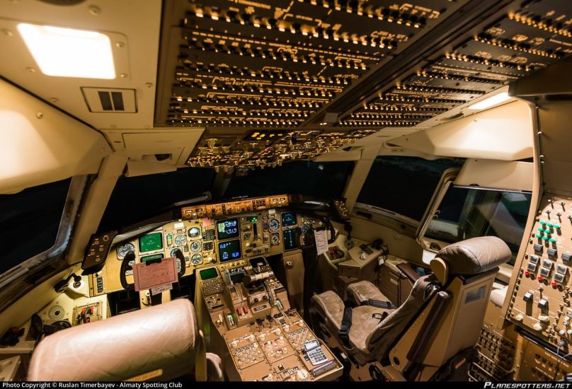 Boeing 767 кабина пилотов