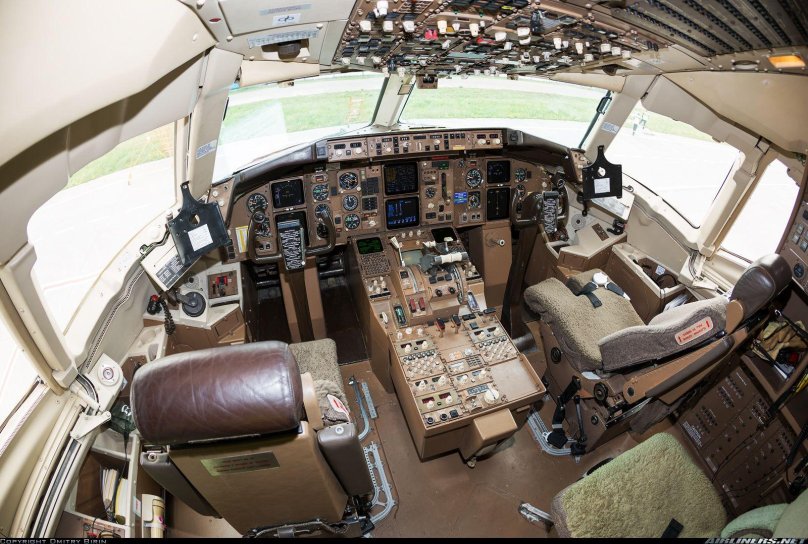 Boeing 767 кабина пилотов
