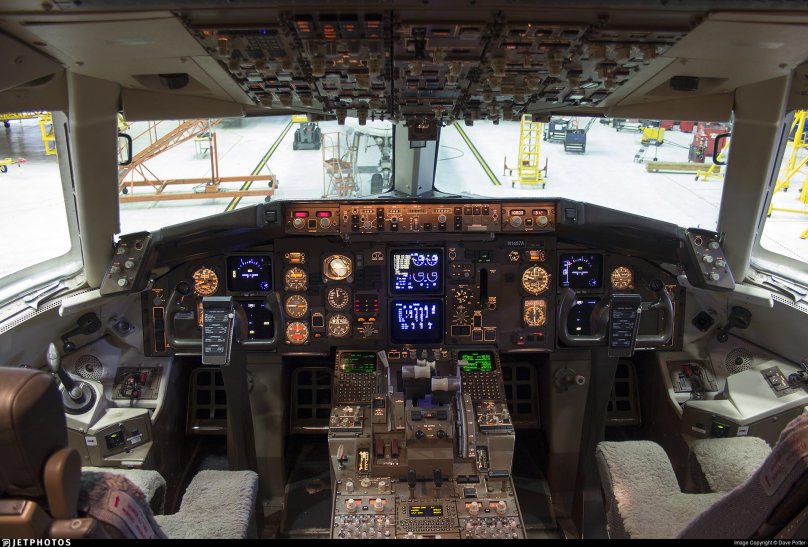 Боинг 757 кабина